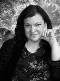 Carol Worthey (Headshot 16)